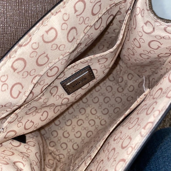 Guess handbag - Picture 2 of 3
